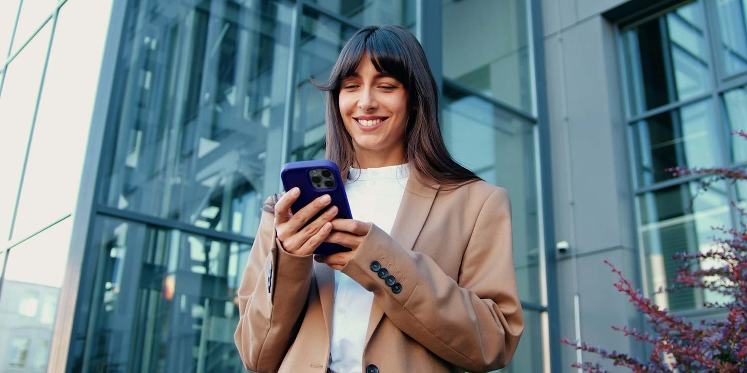Smarter CX for insurance: built to keep you compliant - Foundever