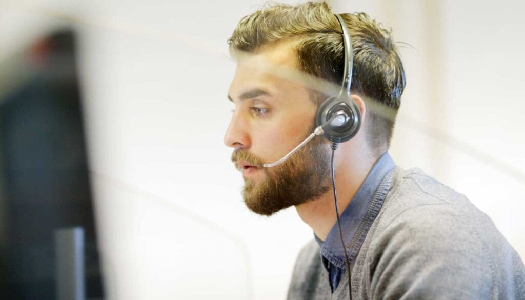 A contact center agent delivering technical support services.
